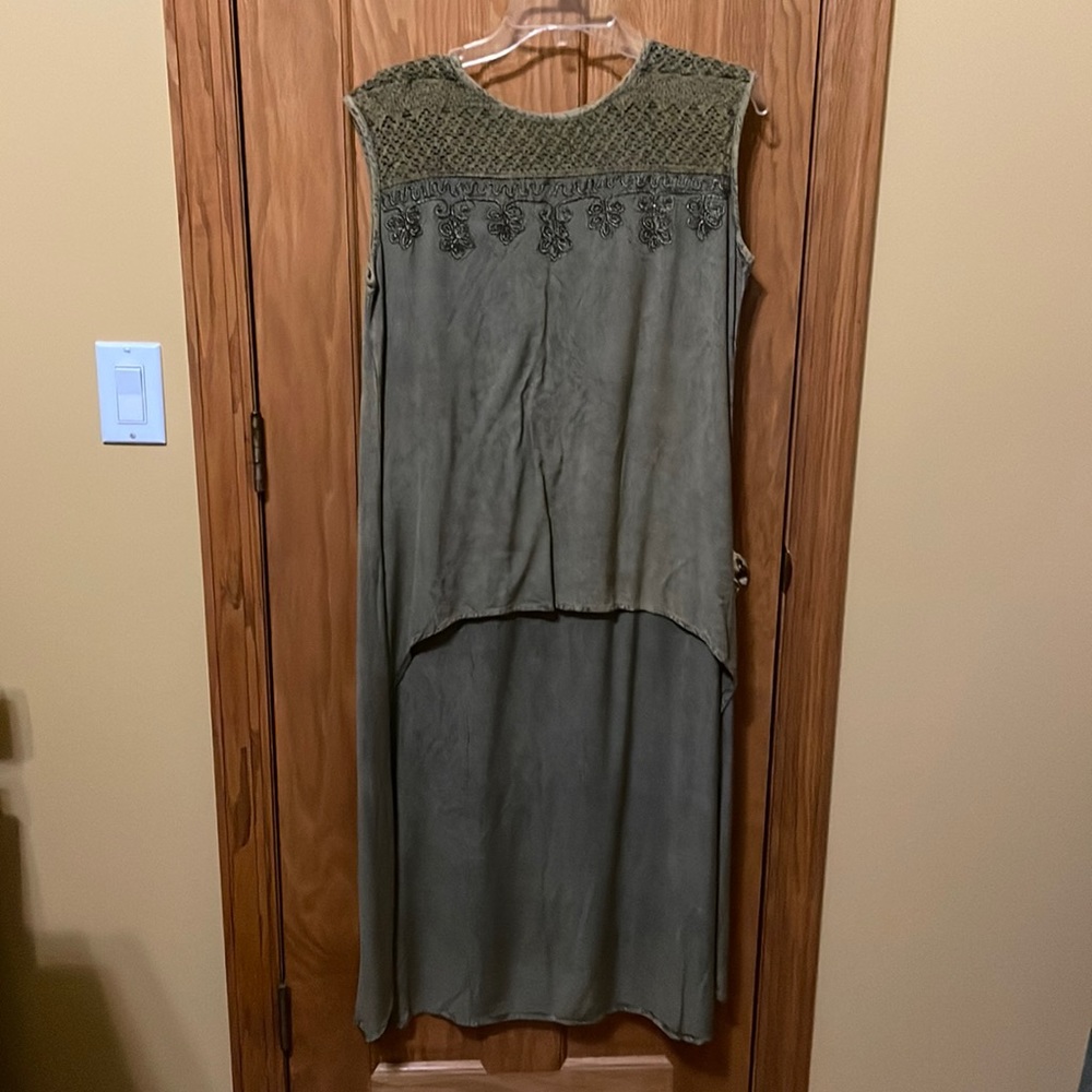 Indigo Thread high low sleeveless top, size M